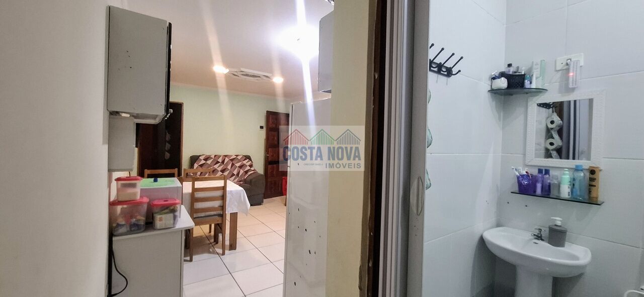 Casa à venda com 2 quartos, 50m² - Foto 8