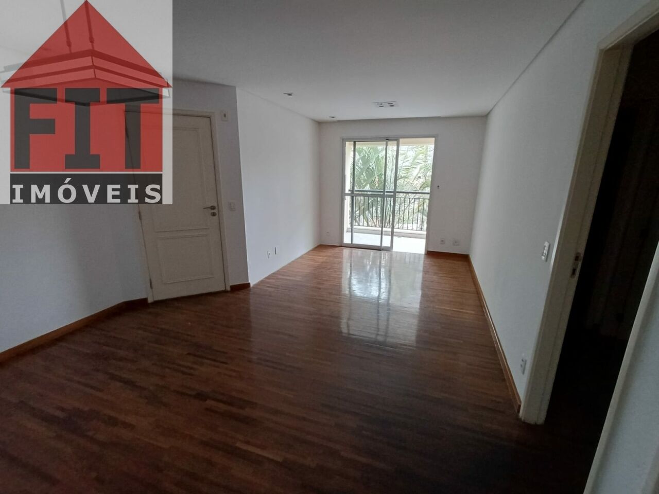 Ótimo apartamento 3 dormitórios sendo suíte, a 1km da estação metrô eucaliptos e shopping Ibirapuera