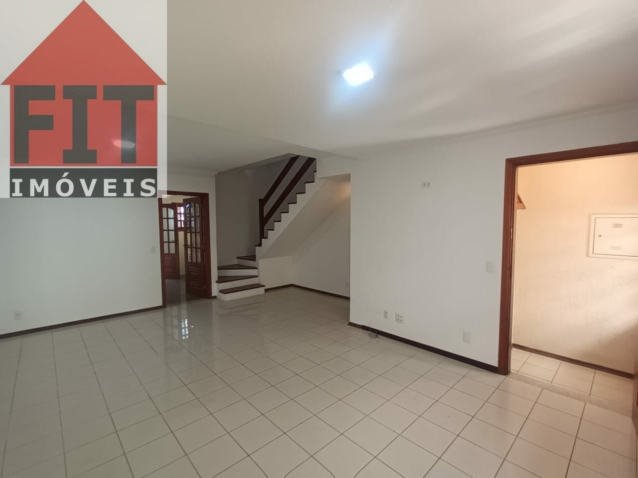 Ótimo sobrado novo de Vila no bairro Planalto Paulista.