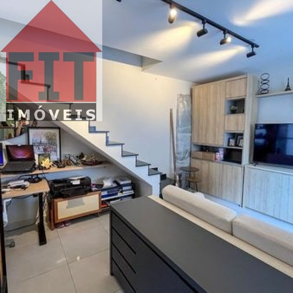 Lindo sobrado em vila Gumercindo, próximo a padaria Fiorella  rua Santa cruz