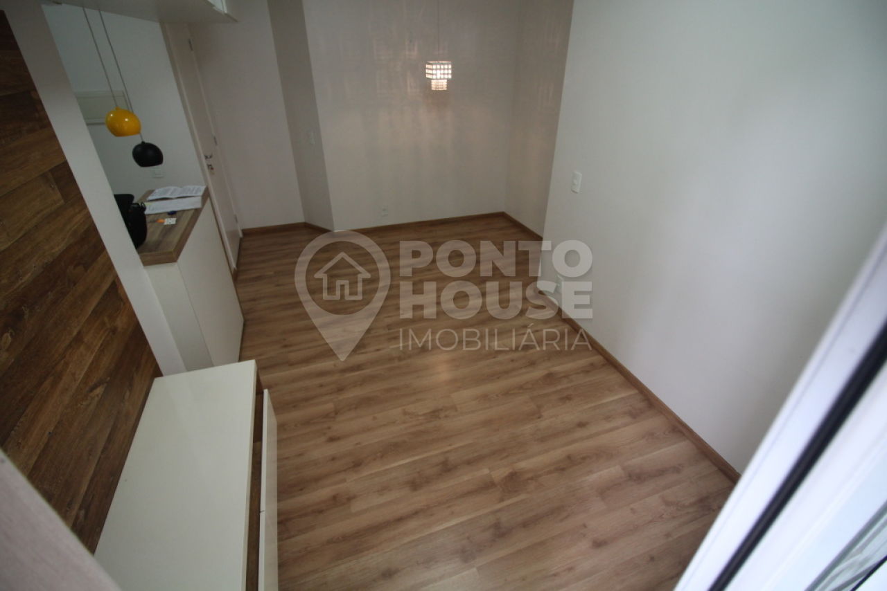 Apartamento à venda de 2 dormitórios e 1 vaga no bairro Jardim Aeroporto