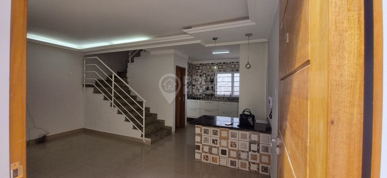 Casa em condomínio no bairro Ipiranga de 3 dormitórios, depósito e 2 vagas