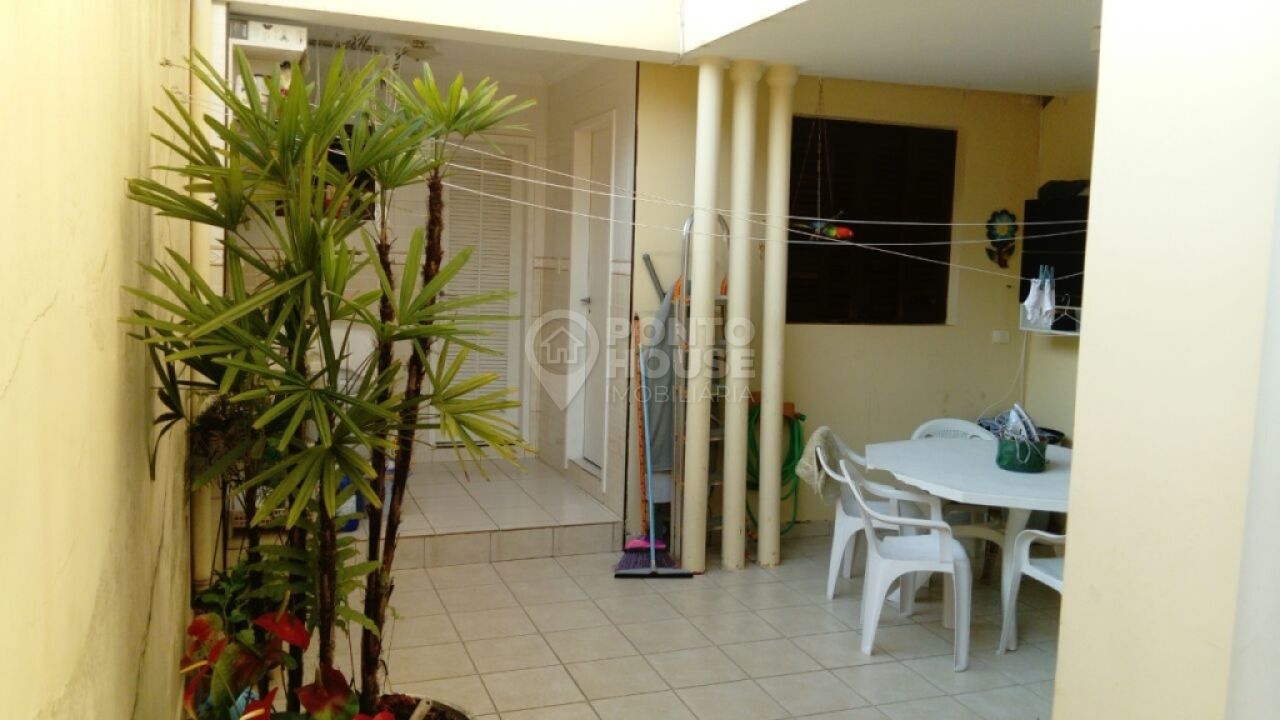 Sobrado à venda, Jardim Aeroporto, 3 dormitórios, 1 suíte, edícula, quintal e 2 vagas