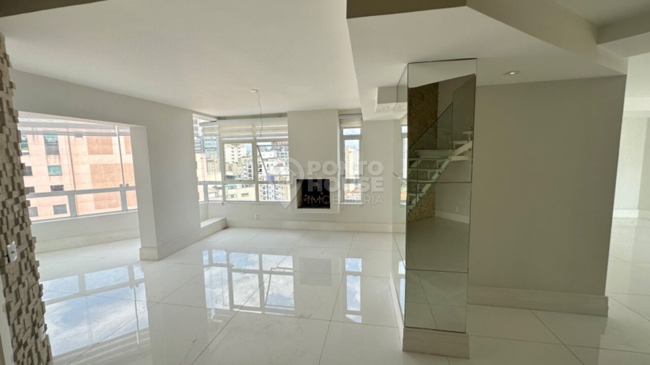 Corbetura duplex na Vila Nova Conceição com 3 dormitórios, 2 banheiros e 4 vagas