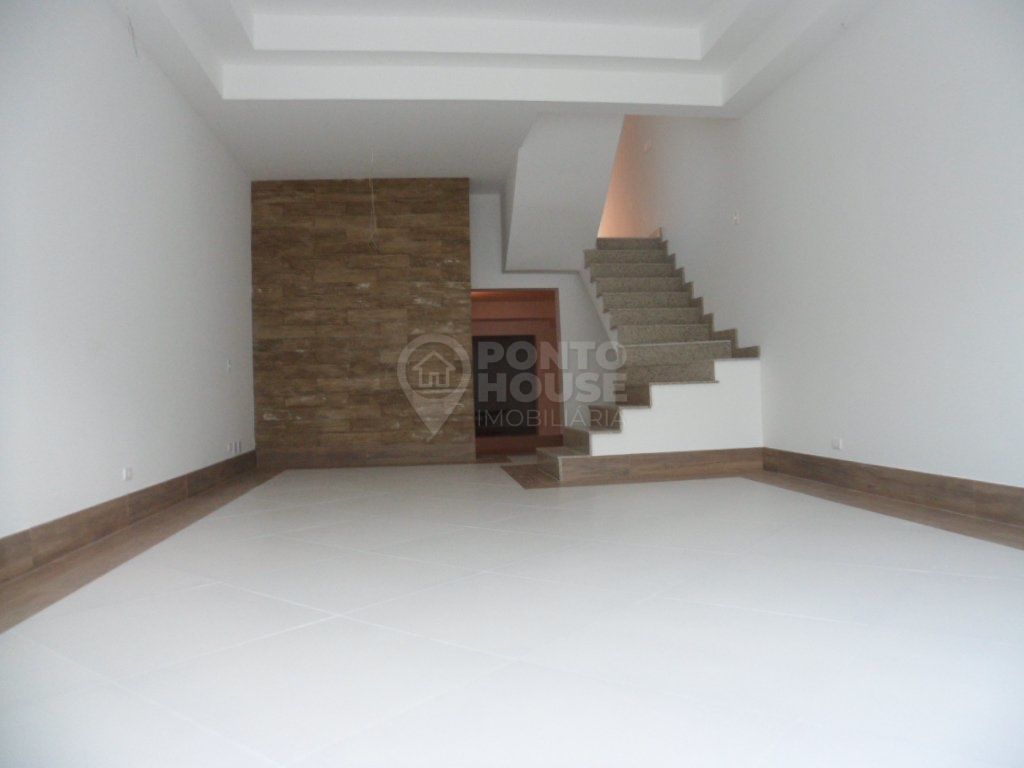 Sobrado à venda no bairro Jardim da Saúde de 3 dormitórios, 3 suites e 4 vagas