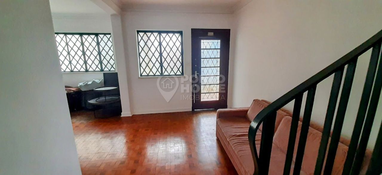 Sobrado à venda, 4 dormitórios, 2 salas, quintal, 2 vagas, 300 metros do metrô