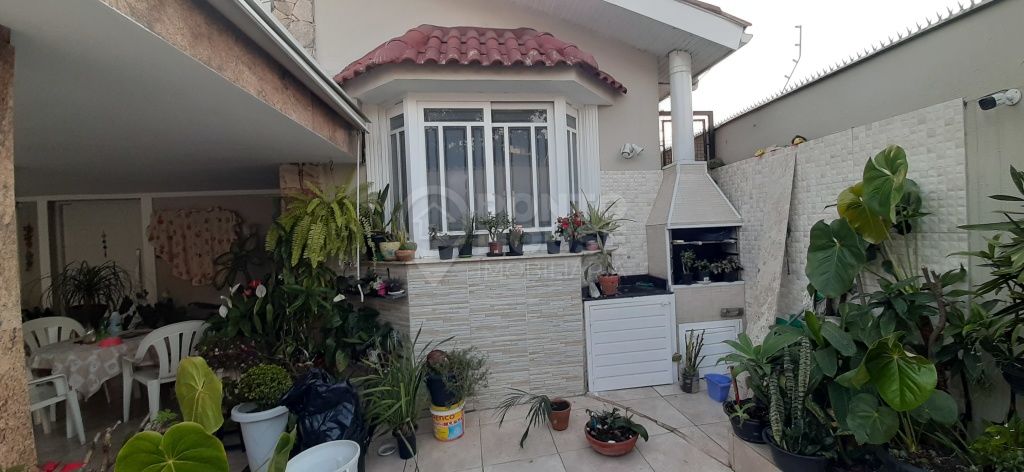 Casa à venda no Bairro Planalto Paulista 5 dormitórios com piscina
