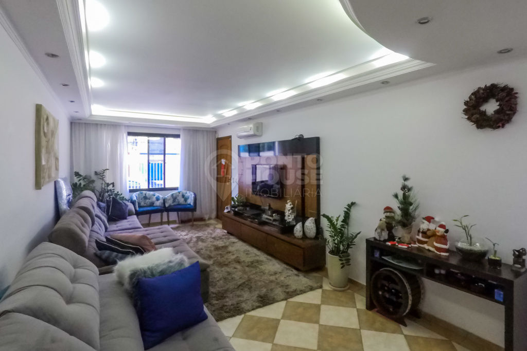 Sobrado à venda  no bairro Vila Gumercindo com 3 suítes e 7 vagas