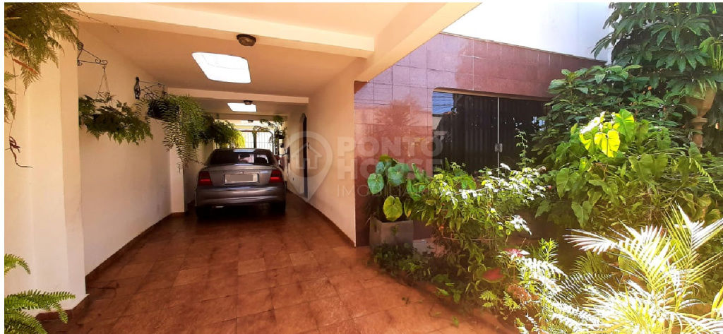 Casa à venda Jardim Aeroporto com 03 dormitórios, 01 suíte e 03 vagas