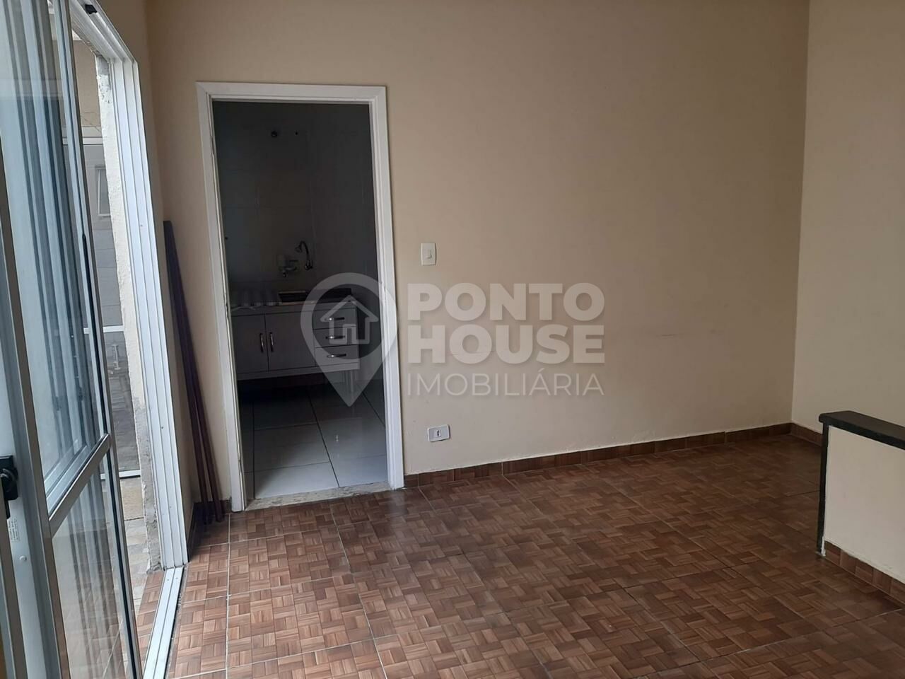 Casa + salão comercial à venda no Jardim Aeroporto, 140 m², próximo ao aeroporto