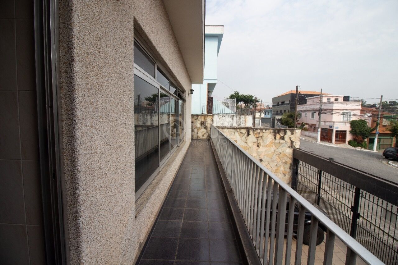 3 casas à venda na  Vila Gumercindo com 540 m² e 8 vagas. 