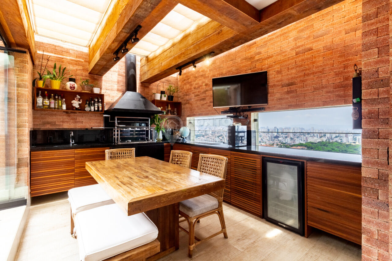 Cobertura à venda no Bairro Ipiranga, 215m², 3 suítes e 4 vagas 