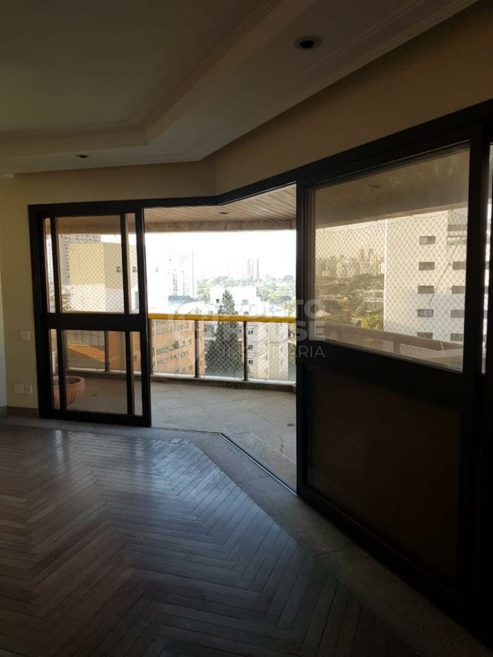 Cobertura duplex para venda e locação no Campo Belo com 5 suítes 