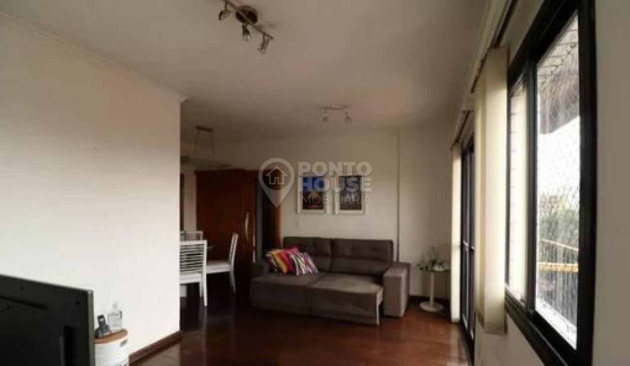 Apartamento à venda na Vila Moinho Velho com 3 quartos e 1 suíte.
