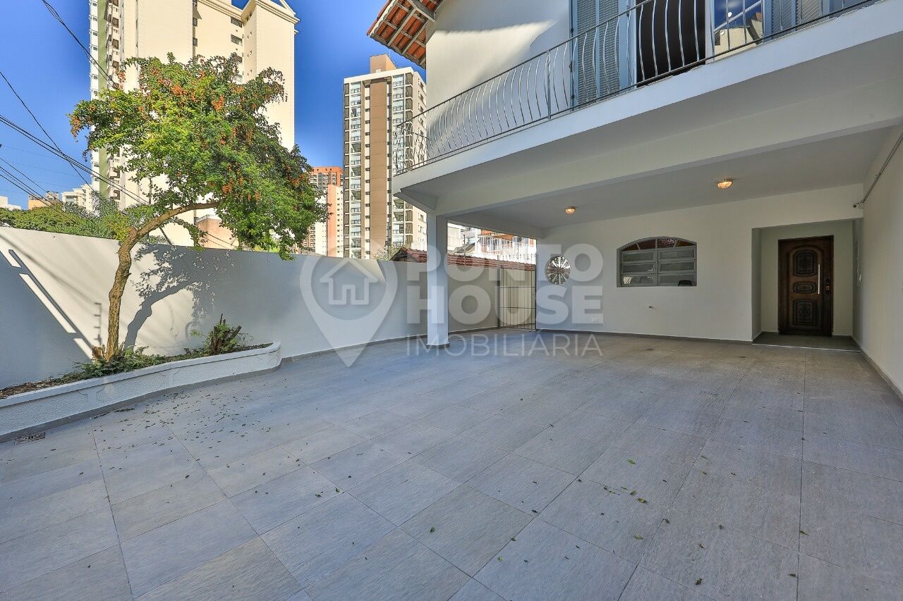 Casa à venda Vila Mariana, 4 dormitórios, 4 vagas, a 900 metros metrô, reformada
