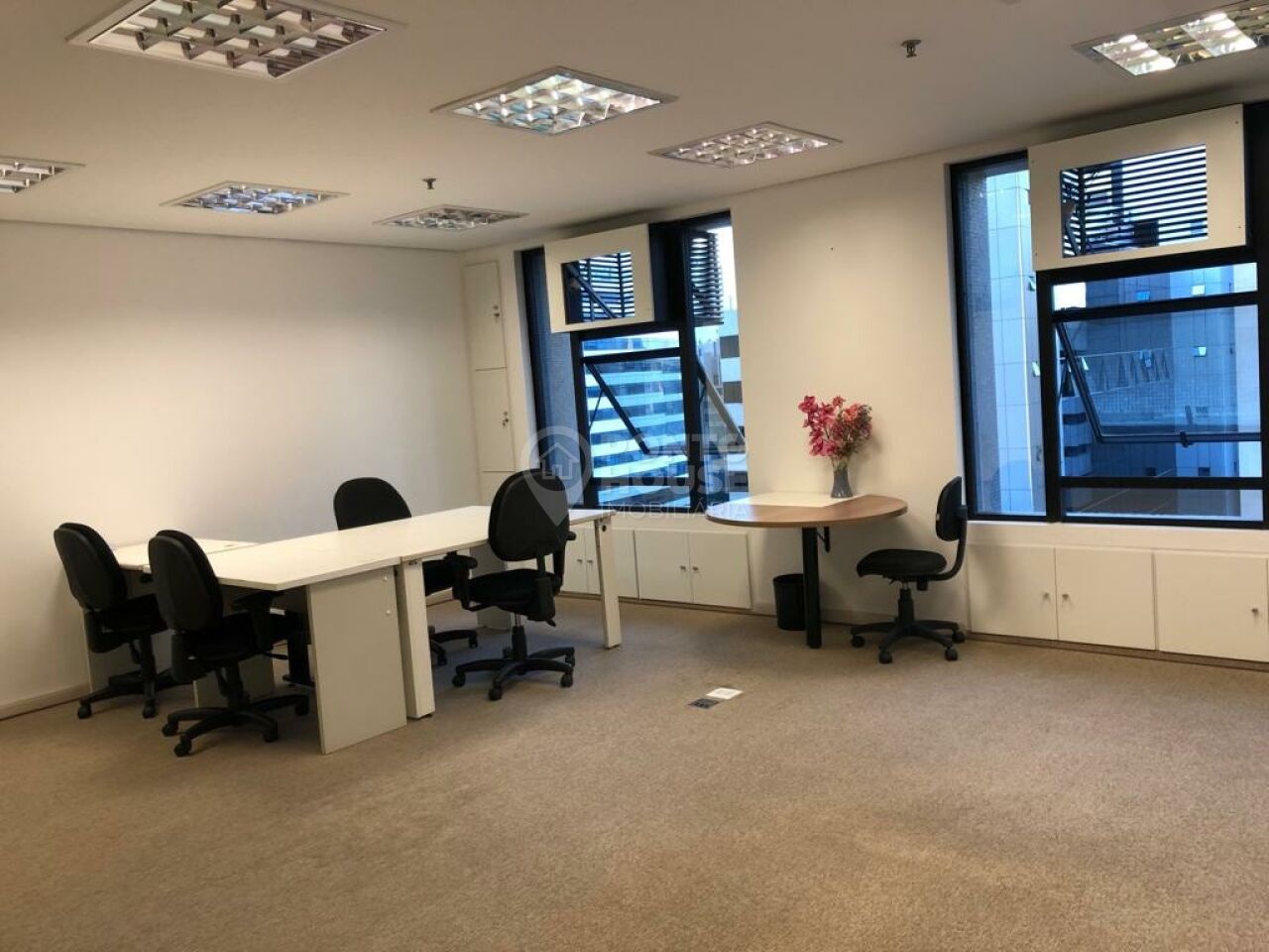 Sala comercial  à venda no Brooklin com  42m² e 1 vaga.