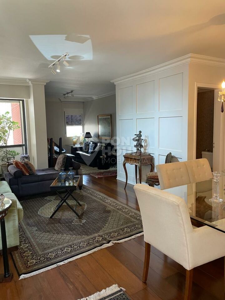 Apartamento à venda de 123 m² no bairro Moema com 3 dormitórios, 1 suíte e 2 vagas
