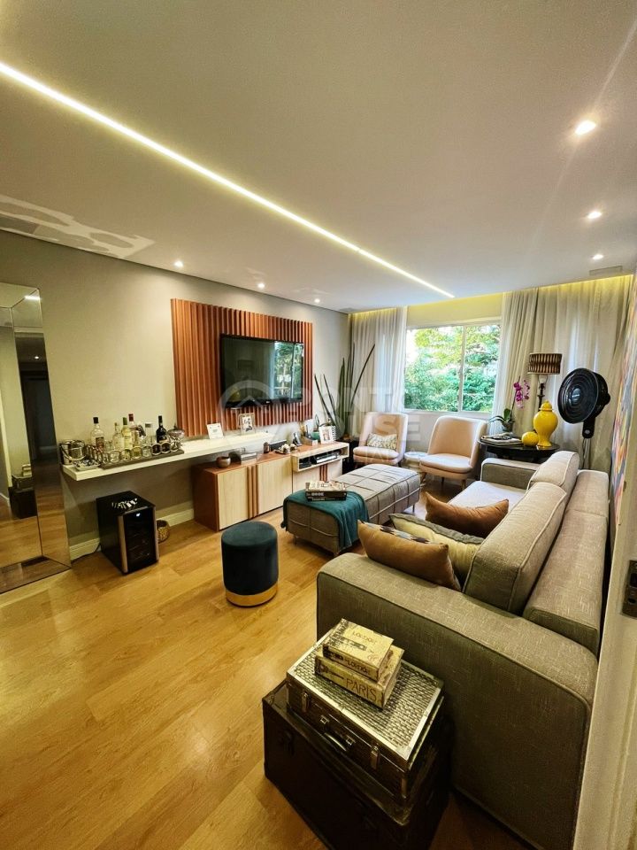  Apartamento em Moema, 3 dormitórios, 1 suíte, 3 banheiros, 1 vaga  