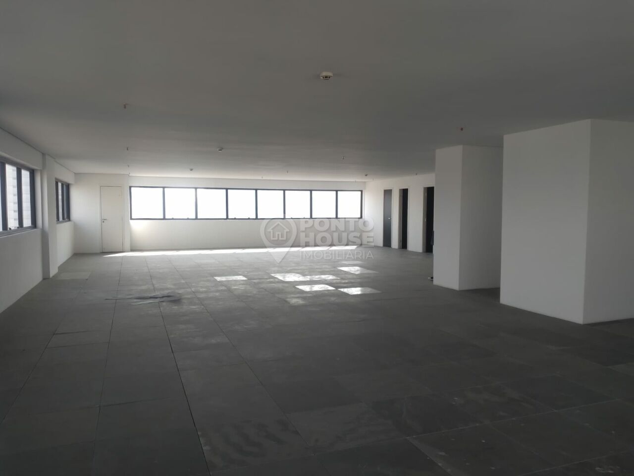 Conjunto comercial para locação com 192m², 07 vagas na Saúde