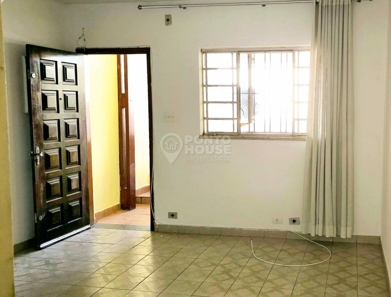 Sobrado 2 dormitórios, vaga de garagem e quintal à venda na Vila Guarani