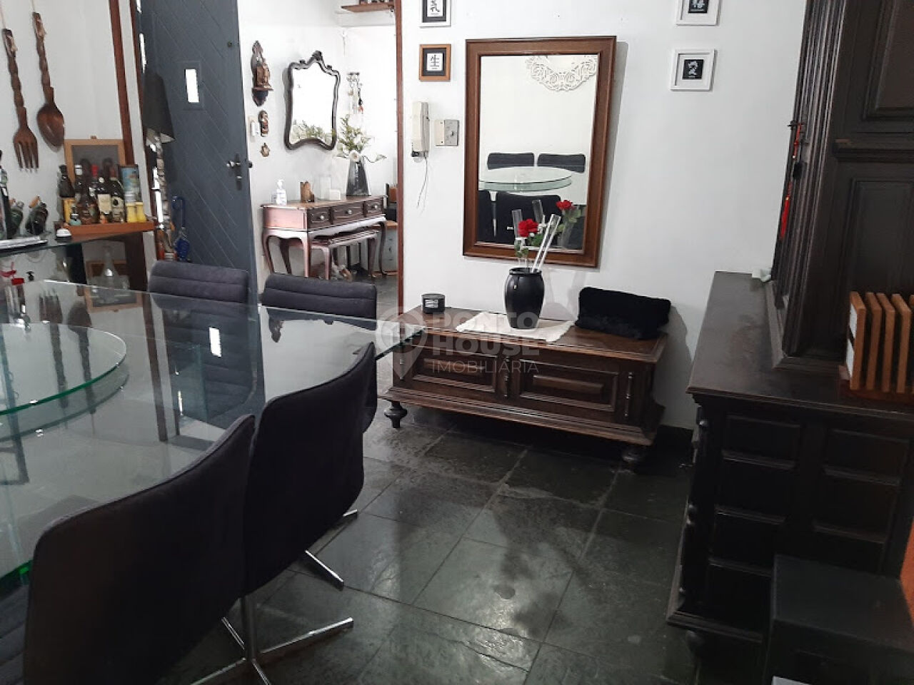 Sobrado à venda com 230m², 04 dormitórios, 01 suíte, edícula e 02 vagas