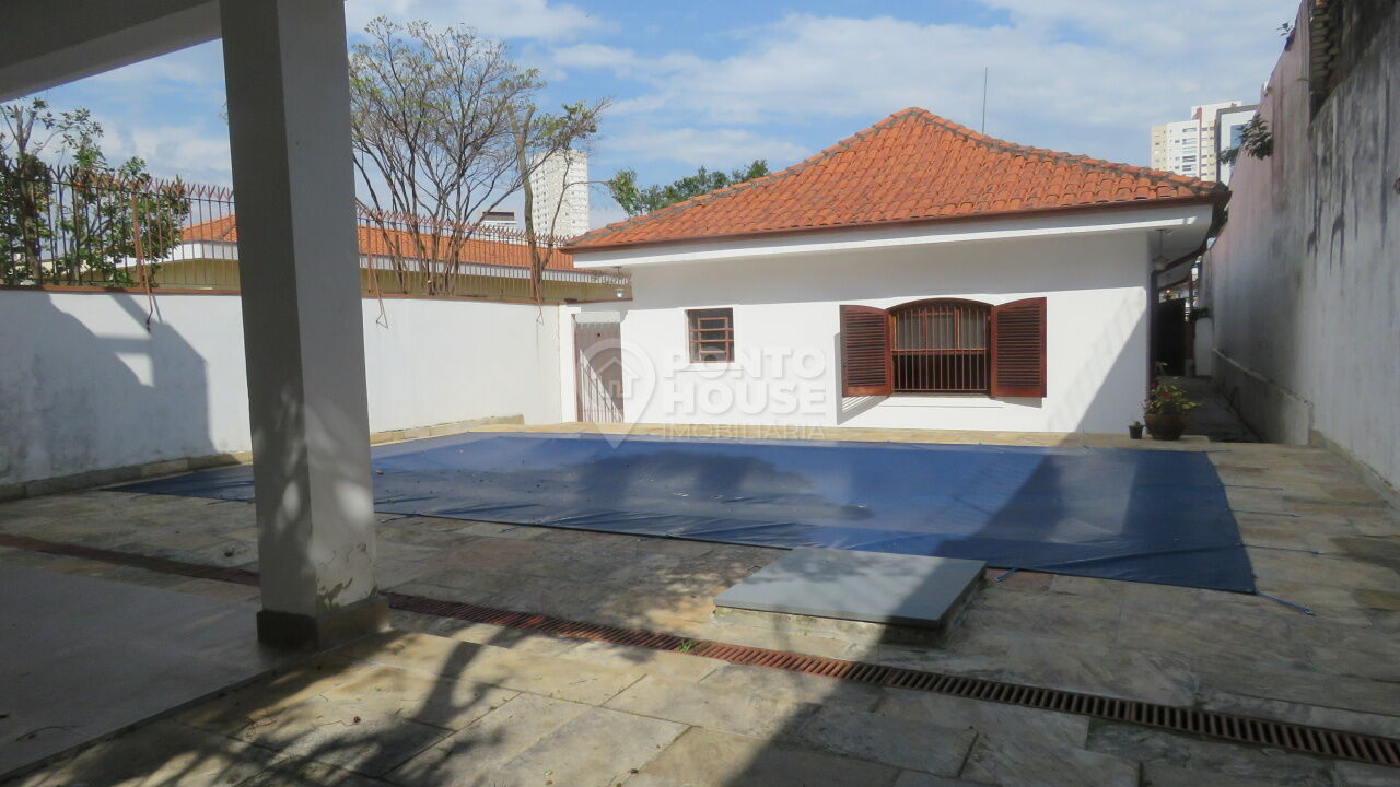 Casa térrea de 230m2, na Saúde, 3 dormitórios, 2 suítes, 2 vagas, piscina 