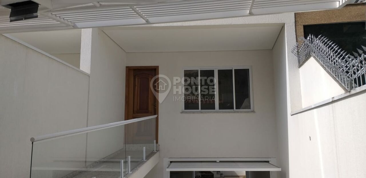 Sobrado novo à venda na Chácara Inglesa com 3 suítes e 5 vagas de garagem 
