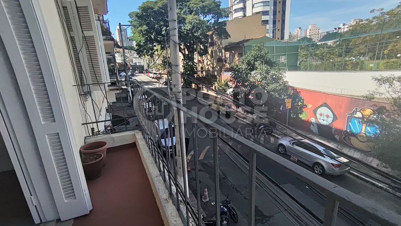 Apartamento à venda na Vila Mariana com 72m², 01 dormitório, living com sacada