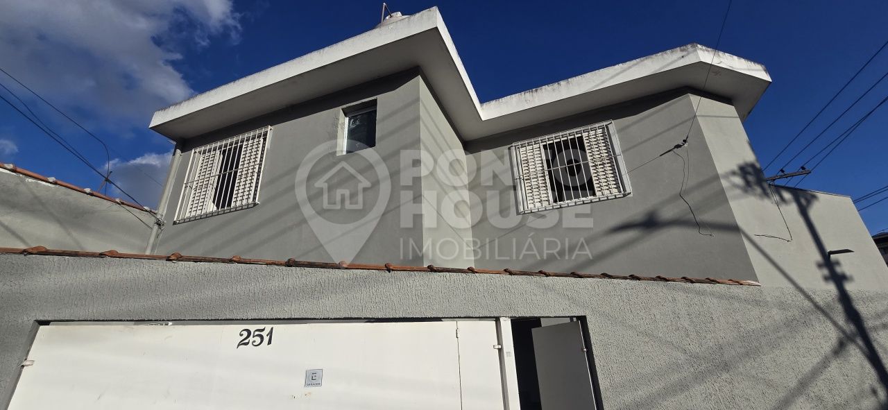 Sobrado reformado à venda no Ipiranga de 2 dormitórios e 1 vaga para Moto 