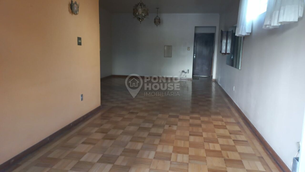Apartamento de 160m² com 2 dormitórios sendo 1 suíte e 1 vaga coberta.