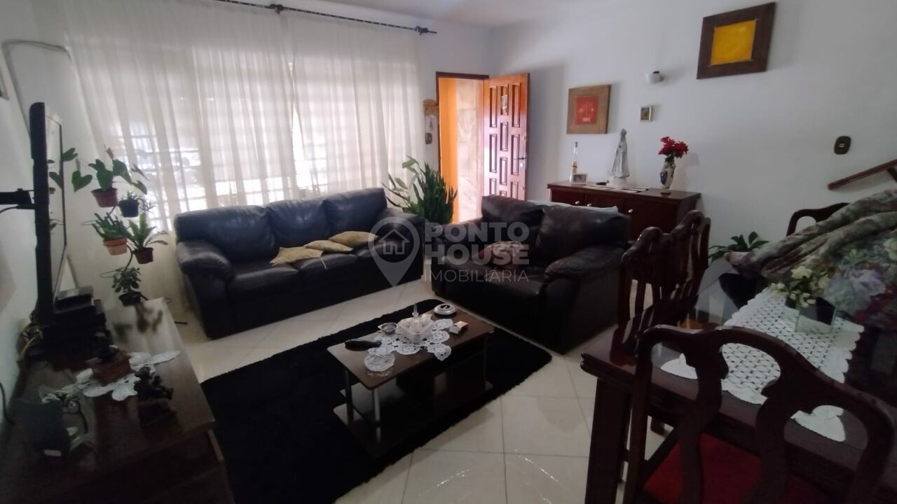 Sobrado à venda no bairro Vila Gumercindo com 3 dormitórios 2 banheiros e 2 vagas