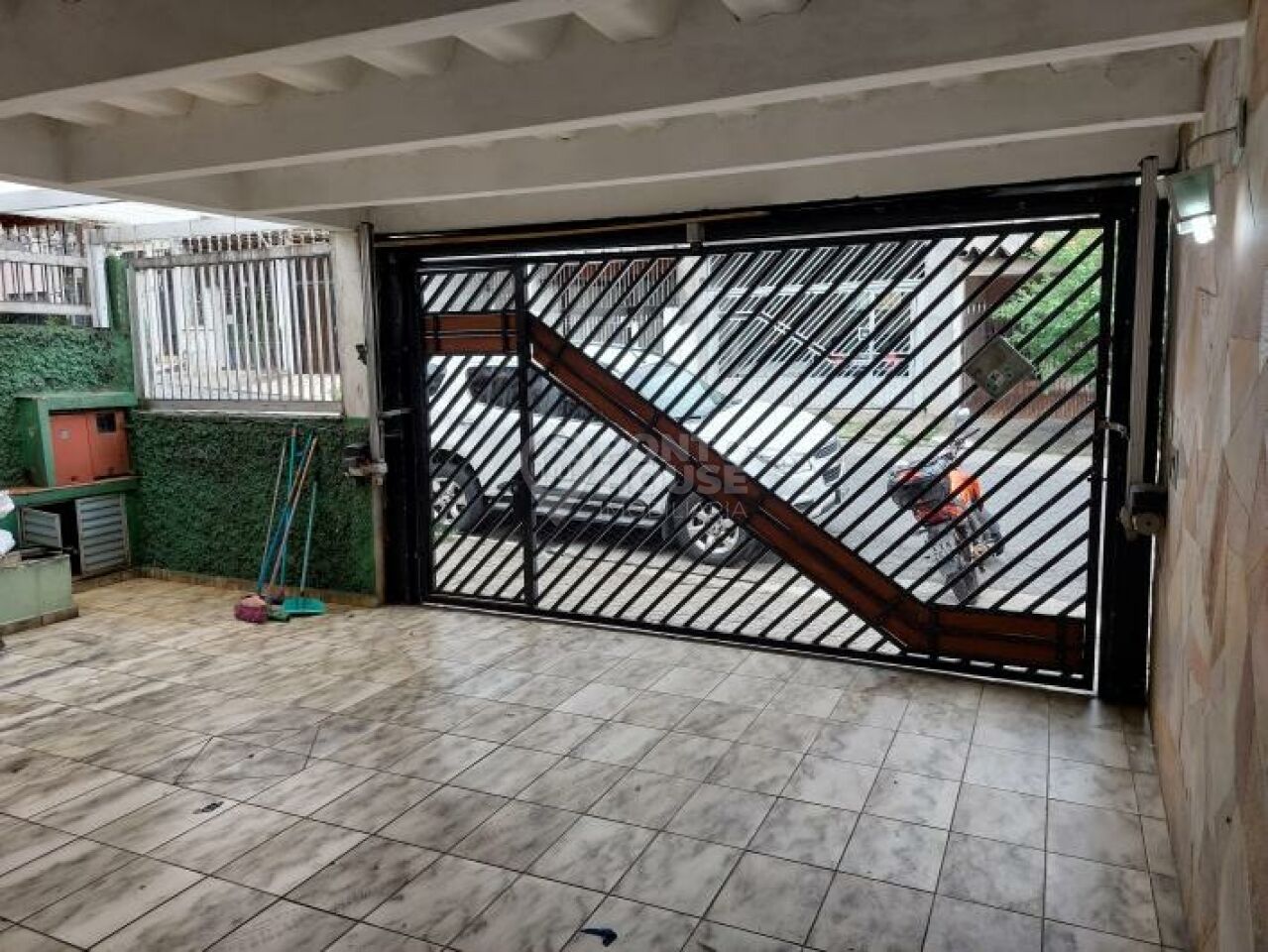 Sobrado à venda Jardim Saúde de 3 andares, 5 dormitórios, 4 banheiros e 2 vagas