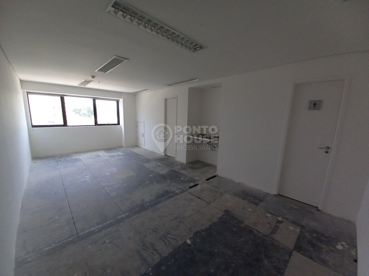 Sala à venda na Vila Guarani, 35m², 1 copa, 2 banheiros e 1 vaga