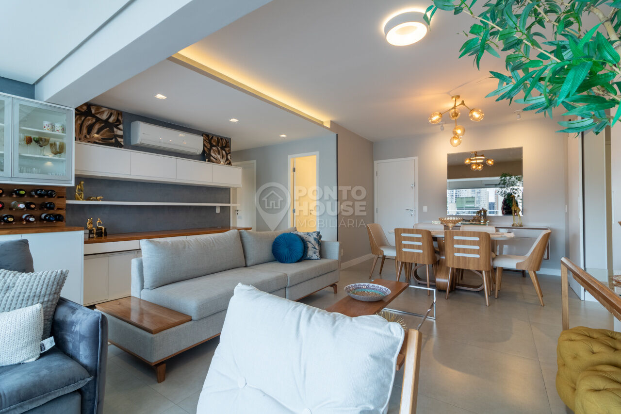 Apartamento à venda no Bosque da Saúde com 2 dormitórios, 1 suíte e 2 vagas