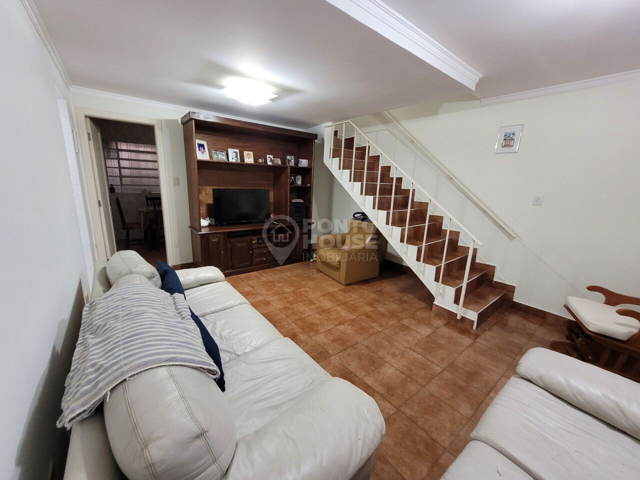 Casa à Venda no bairro Vila Guarani, 2 Dormitórios, 2 Vagas, A 800 Metros Metrô