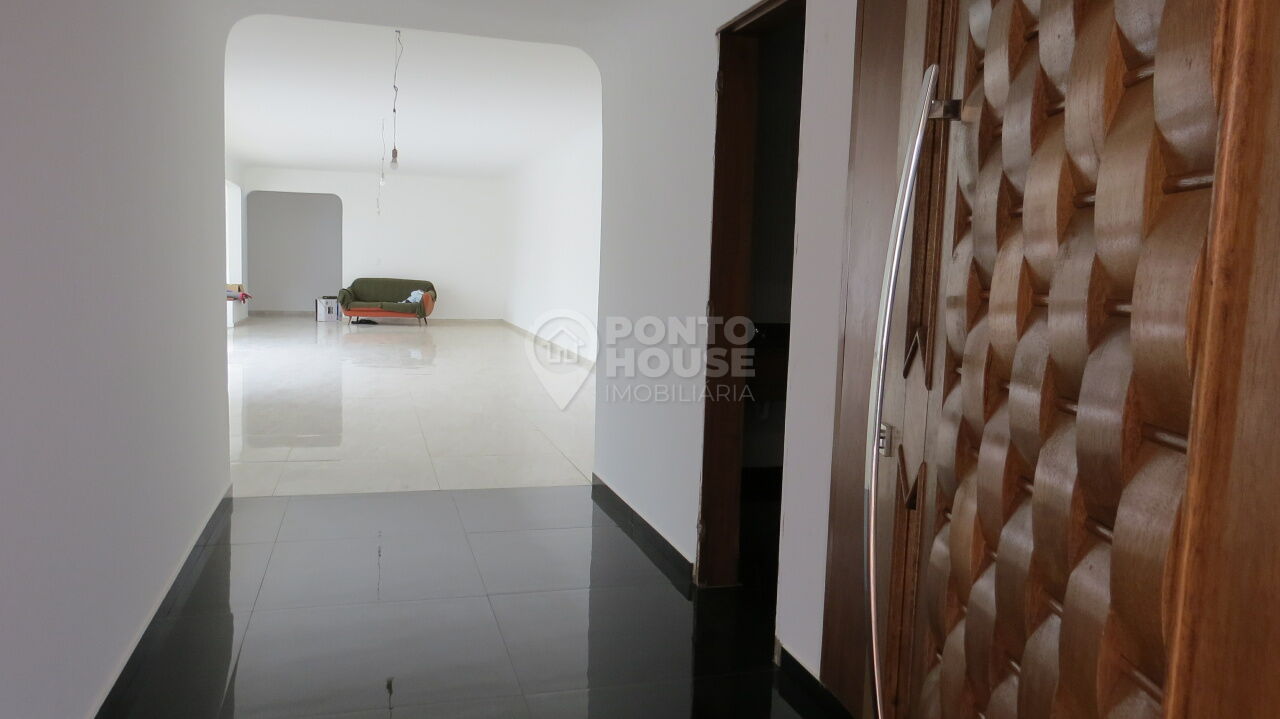 Casa à Venda Planalto Paulista 3 Suítes, 5 Vagas e Lazer, Reformado