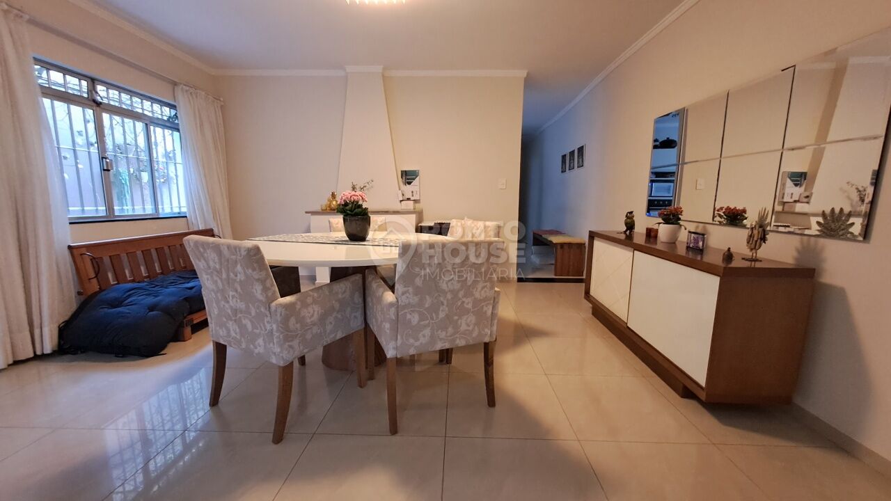 Casa à Venda Planalto Paulista 3 Dormitórios, 2 Vagas, Clean, 222m² de Terreno.