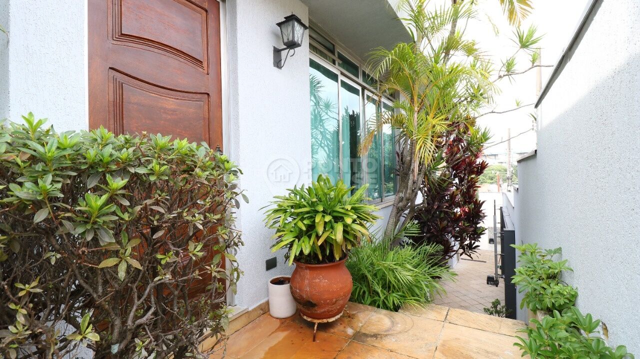 Casa à Venda no bairro Planalto Paulista 3 Dormitórios, 4 Vagas, Quintal,10 x 25