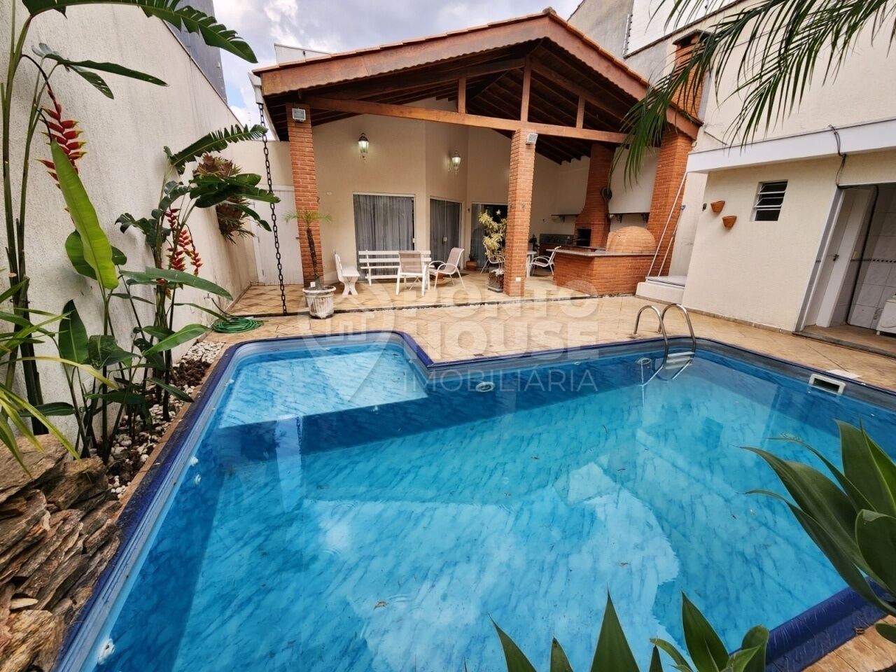 Casa à Venda Planalto Paulista 4 Suítes e 4 Vagas, 10 x 40 Conceito Aberto