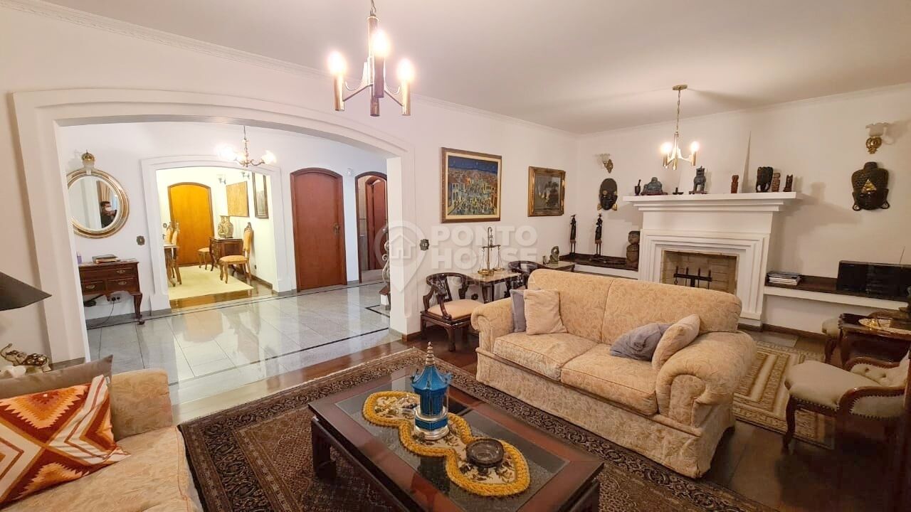 Casa à Venda no bairro Planalto Paulista 4 Suítes e 4 Vagas, Permuta Apto