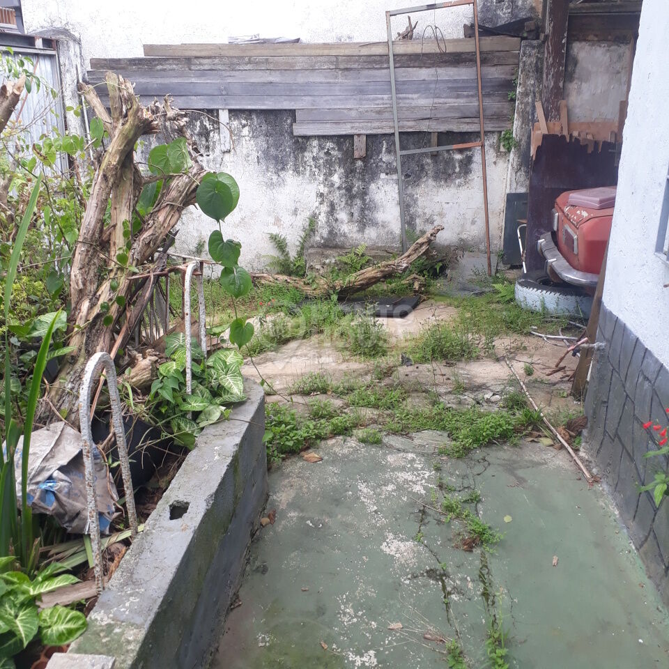 Terreno à venda no bairro Vila Gumercindo de 250m², com 1 casa térrea antiga