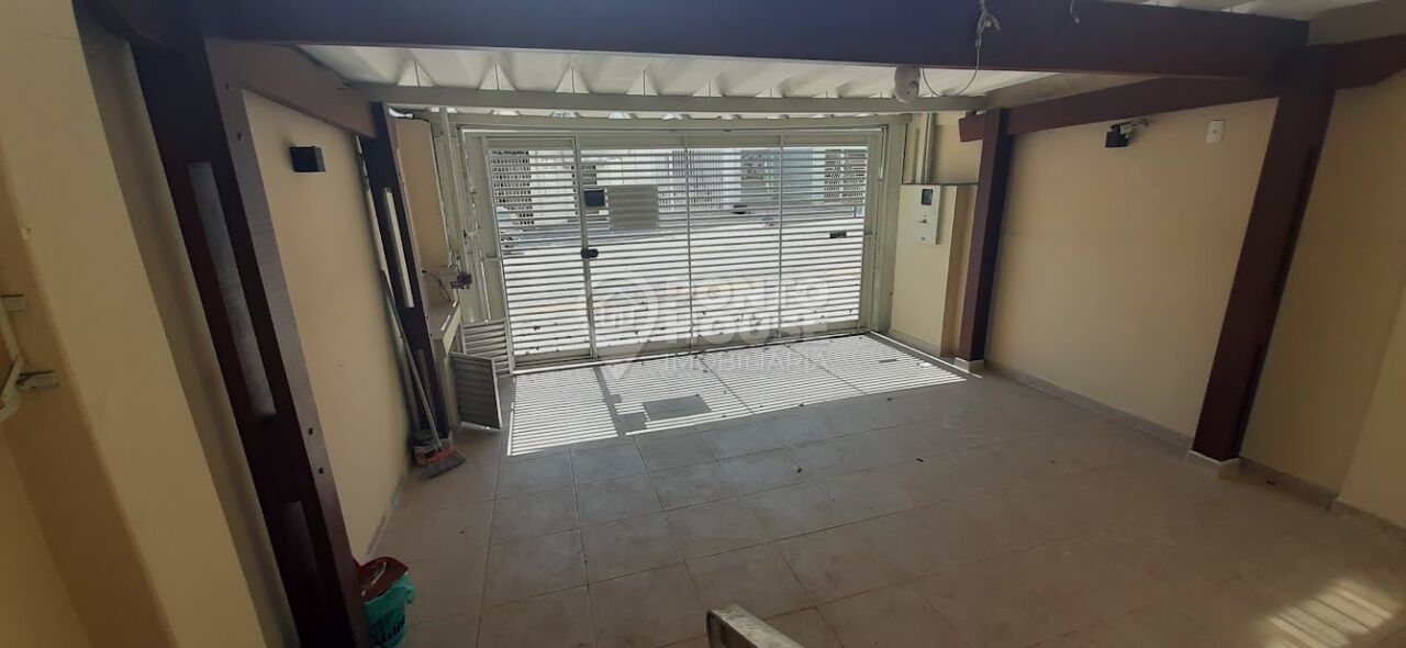 Sobrado de 230 m2 com 03 dormitórios, 02 vagas, reformado em Mirandópolis