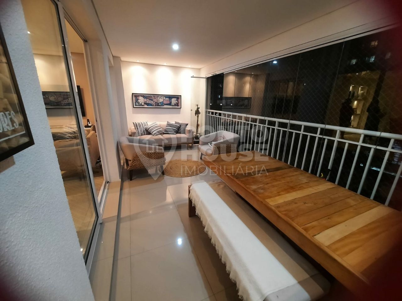 Apartamento à venda Vila Gumercindo 2 suítes, 2 vagas, varanda gourmet integrada