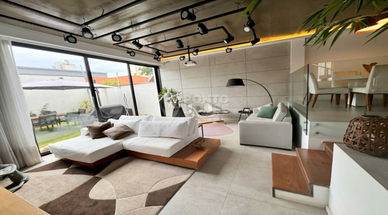 Casa à Venda, Jardim Aeroporto 3 dormitórios, 3 vagas e lazer. Pronto para morar