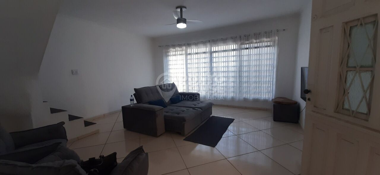 Casa Duplex com entrada independente na Chácara Inglesa com 2 vagas de Garagem.