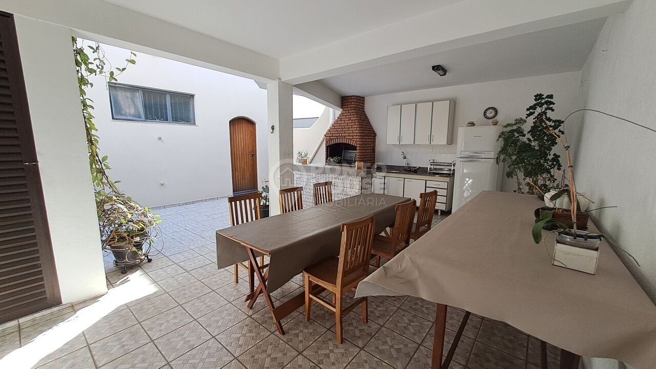 Casa à Venda no bairro Planalto Paulista 4 Dormitórios, 3 Vagas e Espaço Gourmet