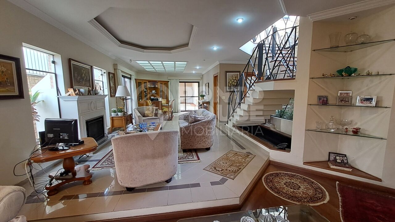 Casa à venda Planalto Paulista 3 suítes, 4 vagas, ampla edícula, melhor local