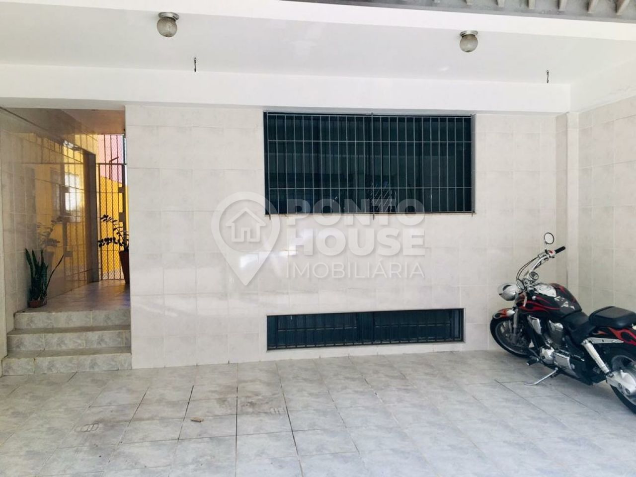 Casa à venda de 230 m² com 3 dormitórios, 1 Suíte, 3 salas, quintal e 3 vagas
