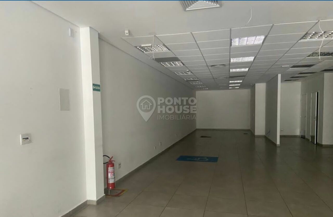Loja de rua com mezanino para locação de 455m², 6 banheiros e 2 vagas no Paraiso