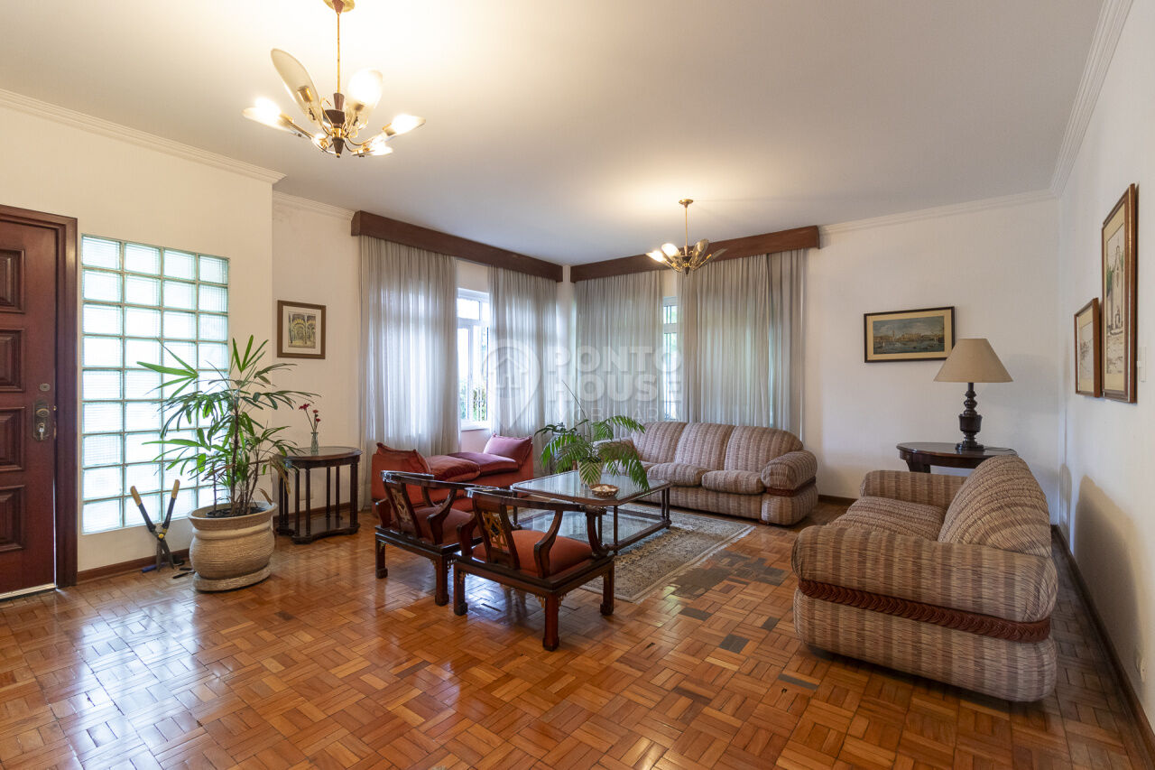 Casa à venda no bairro Planalto Paulista, 3 Dormitórios, 4 Vagas, Amplo Quintal